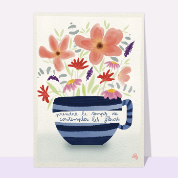 Fleurs délicates dans une tasse colorée